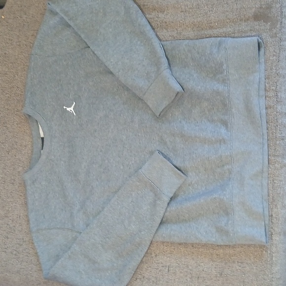 Nike Air Jordan Essential Youth XL Brooklyn Crewneck Sweatshirt Grey FN4493-063 - Picture 1 of 5